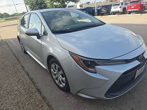 Used 2023 Toyota Corolla LE FWD image 2