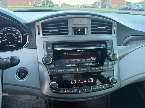 Used 2011 Toyota Avalon Limited image 40