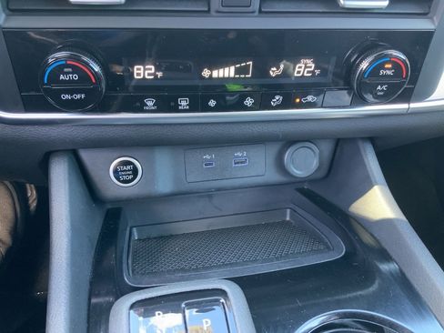 Used 2023 Nissan Rogue SV image 22