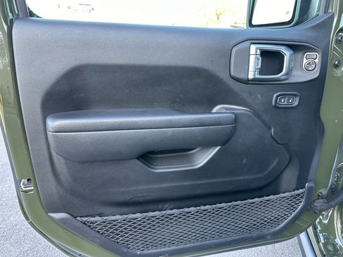 Used 2023 Jeep Gladiator Mojave w/ Cold Weather Group image 22