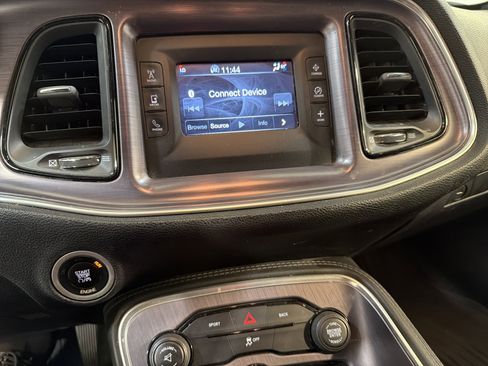 Used 2015 Dodge Challenger SXT image 19