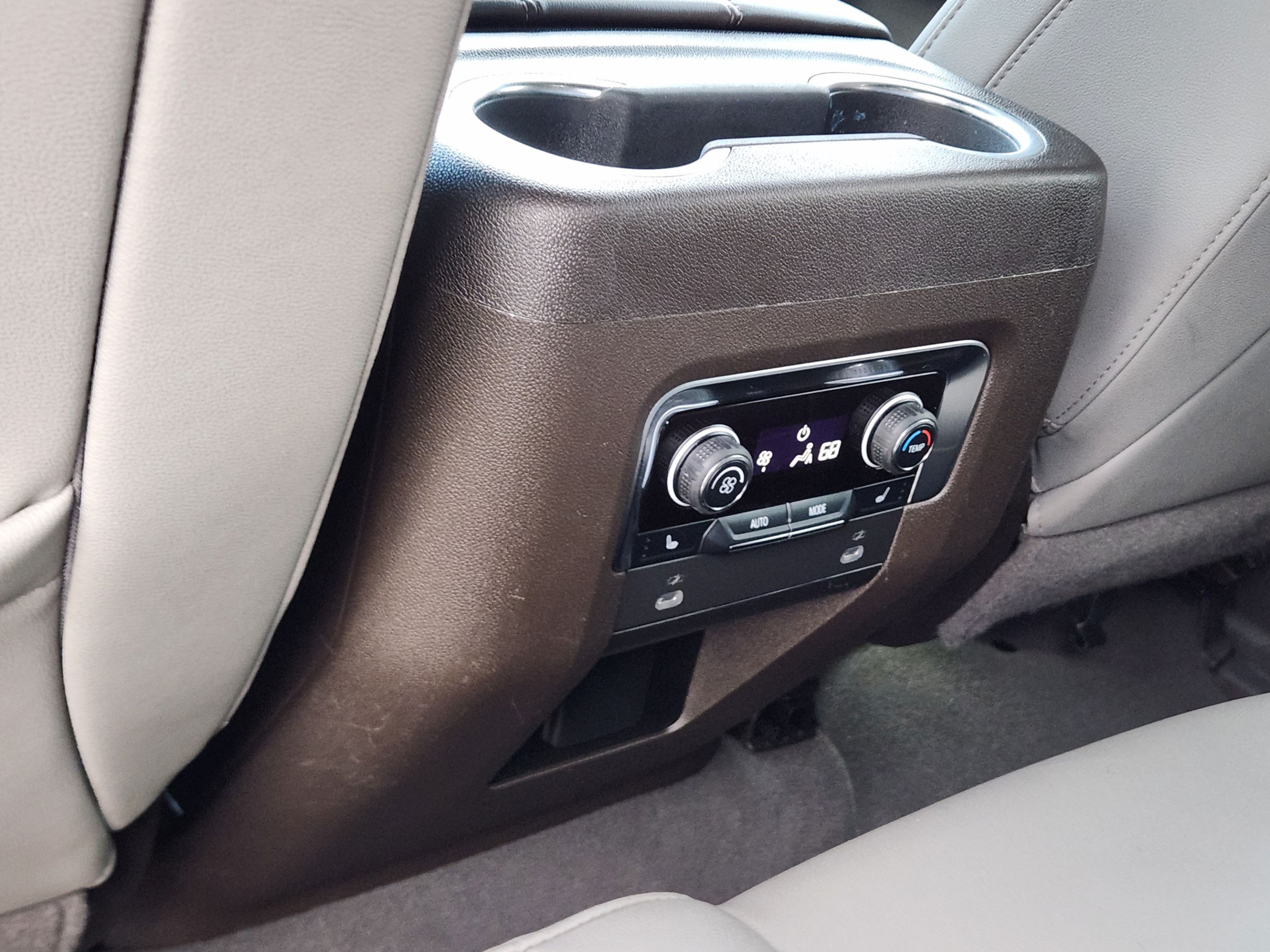 Used 2022 Chevrolet Tahoe LT w/ Luxury Package RWD image 26