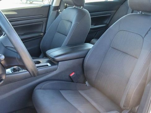 Used 2024 Nissan Altima 2.5 S FWD image 10