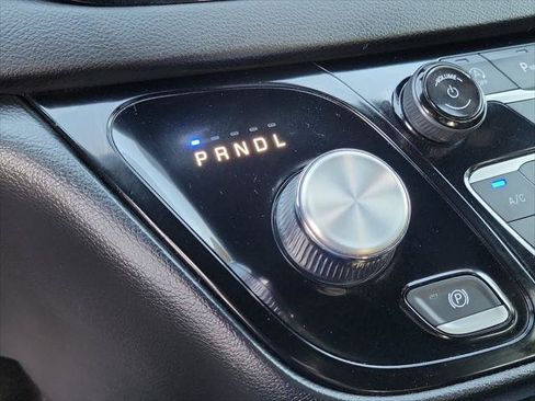 Certified 2025 Chrysler Pacifica Select FWD image 16