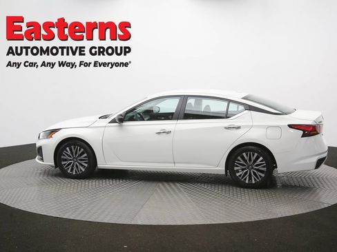 Used 2025 Nissan Altima 2.5 SV FWD image 60