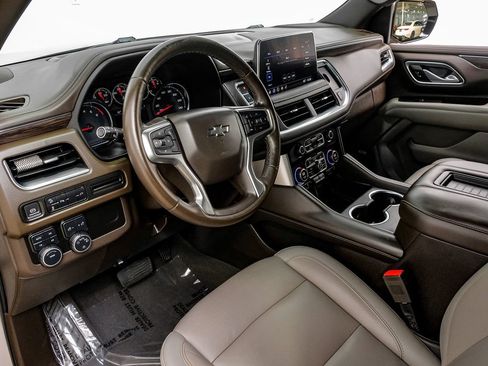 Used 2021 Chevrolet Suburban Z71 AWD/4WD image 3