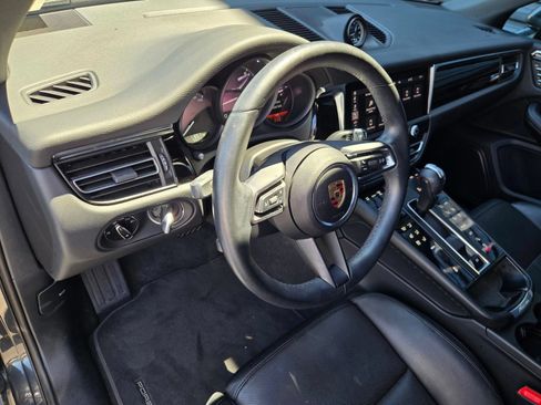 Certified 2025 Porsche Macan w/ Premium Package Plus AWD/4WD image 5