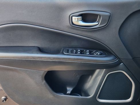 Used 2018 Jeep Compass Latitude w/ Popular Equipment Group FWD image 22