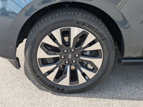 Certified 2025 Ford Expedition Platinum w/ Driver's Package image 10