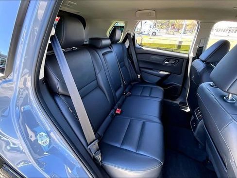 Certified 2025 Nissan Rogue SL FWD image 22