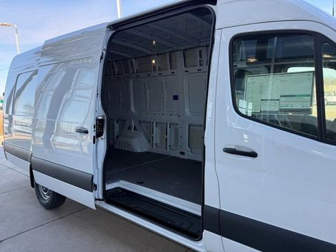 New 2025 Mercedes-Benz Sprinter 2500 image 21