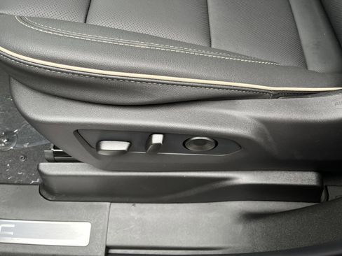 New 2026 GMC Yukon Elevation image 16