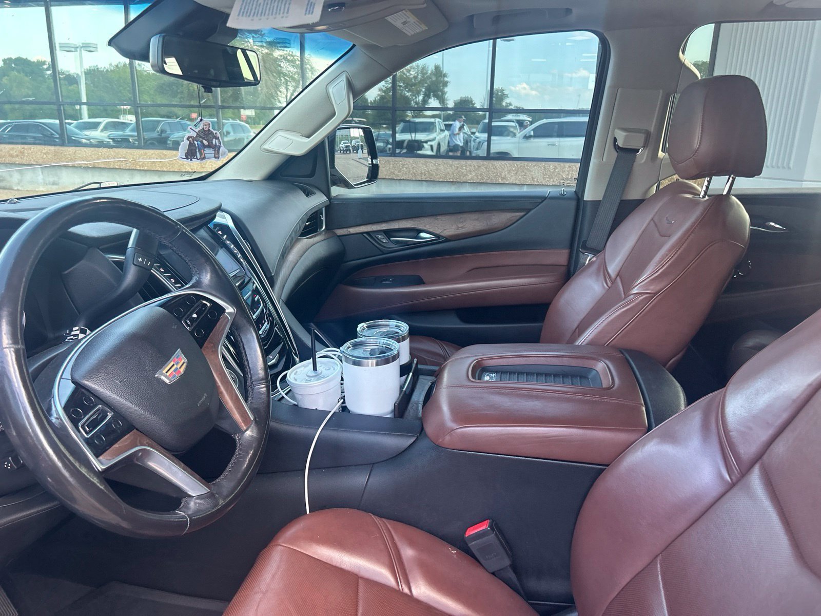 Used 2019 Cadillac Escalade Luxury AWD/4WD image 16