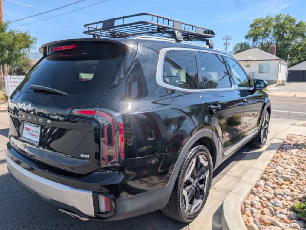 Used 2023 Kia Telluride EX w/ EX Captain's Chair Package AWD/4WD image 5