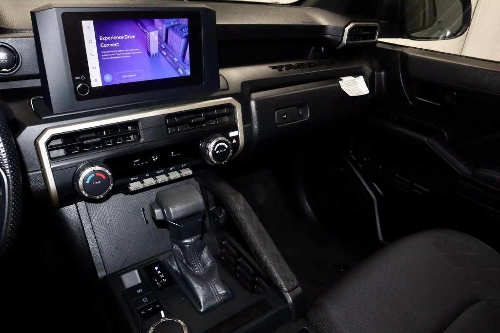 Used 2025 Toyota Tacoma SR AWD/4WD image 31