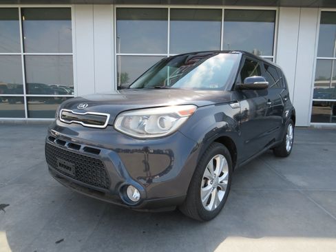 Used 2016 Kia Soul ! w/ Premium Package image 3