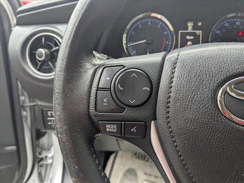 Used 2017 Toyota Corolla SE image 16