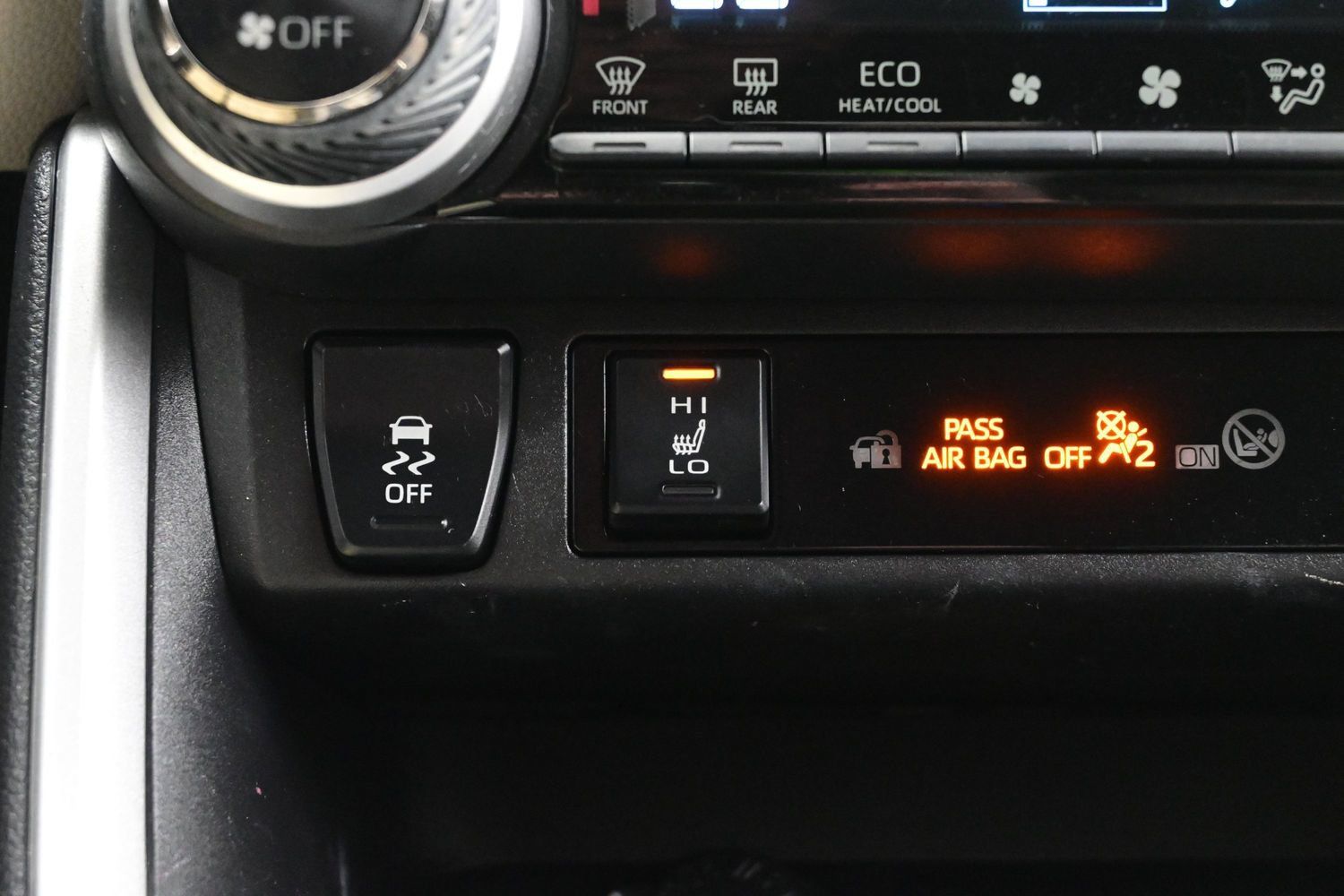 Used 2024 Toyota RAV4 XLE Premium w/ Weather Package AWD/4WD image 22