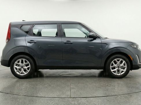 Used 2025 Kia Soul LX w/ LX Technology Package FWD image 11