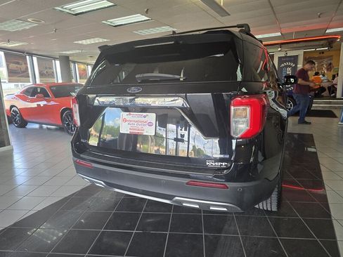 Used 2020 Ford Explorer XLT w/ Equipment Group 202A AWD/4WD image 5