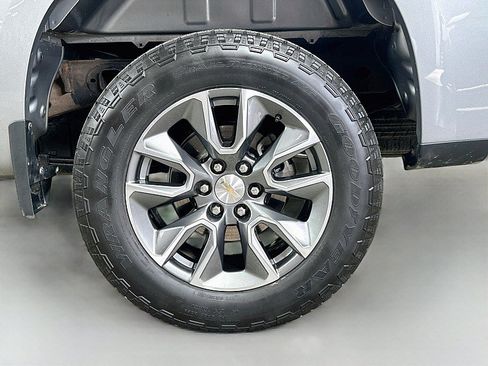 Used 2024 Chevrolet Silverado 1500 LT AWD/4WD image 29