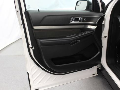 Used 2018 Ford Explorer XLT w/ Equipment Group 202A FWD image 11