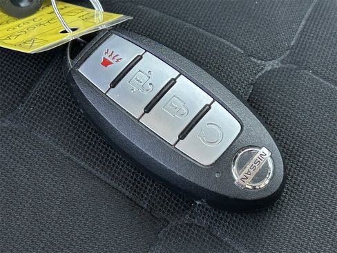 Certified 2020 Nissan Kicks SV image 10