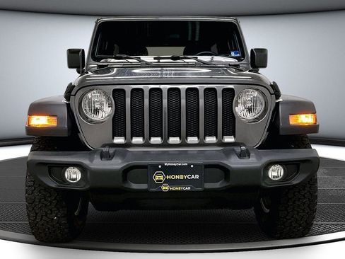 Used 2018 Jeep Wrangler Unlimited Sport S AWD/4WD image 2