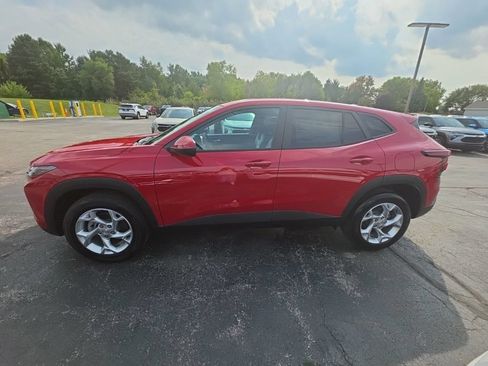 New 2026 Chevrolet Trax LS w/ LS Convenience Package FWD image 4