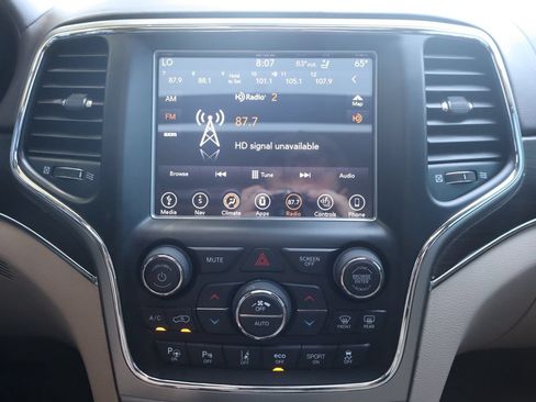 Used 2018 Jeep Grand Cherokee Overland AWD/4WD image 34