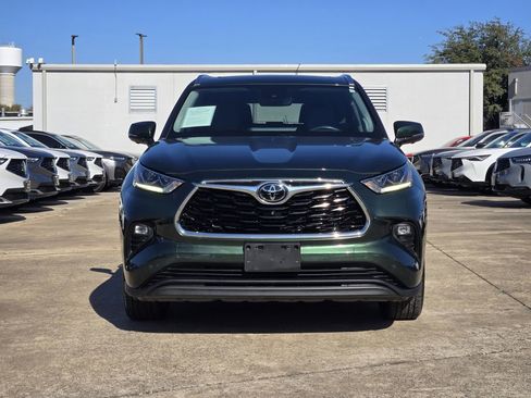 Used 2023 Toyota Highlander Limited image 3
