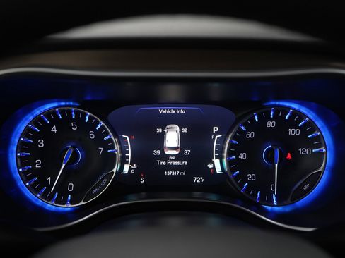 Used 2018 Chrysler Pacifica Touring-L Plus image 27