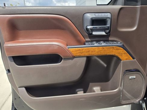 Used 2015 Chevrolet Silverado 1500 High Country w/ High Country Premium Package AWD/4WD image 18