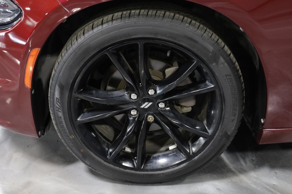 Used 2018 Dodge Charger SXT w/ Blacktop Package RWD image 34