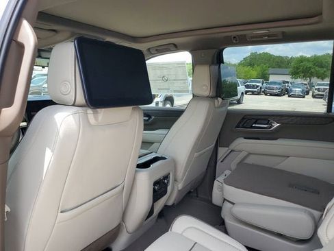 New 2026 GMC Yukon XL Denali AWD/4WD image 10