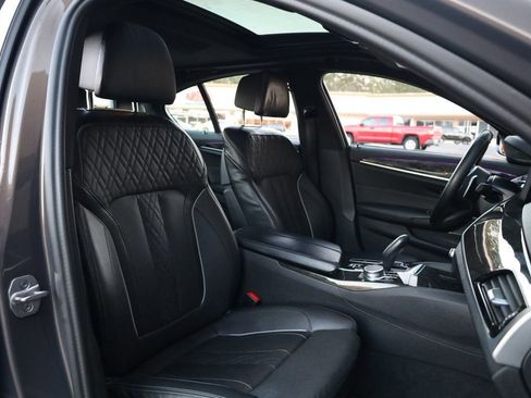 Used 2022 BMW M550i xDrive image 23