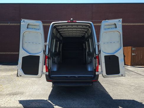 Used 2024 Mercedes-Benz Sprinter 2500 w/ Acoustic Package image 22