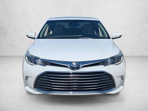 Used 2017 Toyota Avalon Limited image 2
