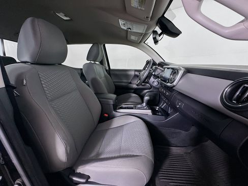 Used 2021 Toyota Tacoma SR5 RWD image 29