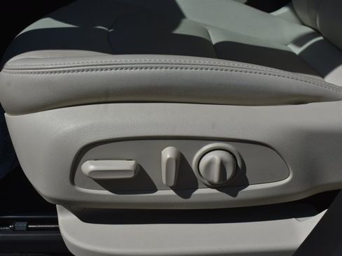 Used 2024 Buick Enclave Essence FWD image 13