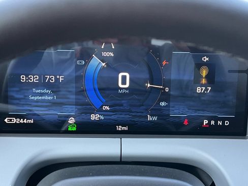 Used 2027 Chevrolet Bolt LT w/ Comfort Package FWD image 31