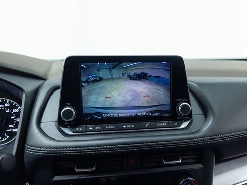 Used 2023 Nissan Rogue SV image 19