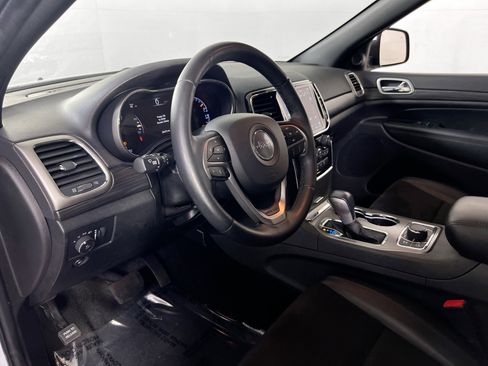 Used 2022 Jeep Grand Cherokee Laredo X image 9