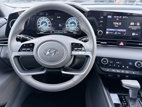 Used 2022 Hyundai Elantra SEL w/ Convenience + Premium Package FWD image 18