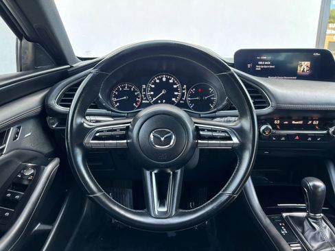 Used 2019 MAZDA MAZDA3 Hatchback w/ Premium Package image 21