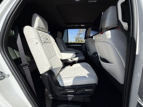 Used 2025 Cadillac Escalade V w/ LPO, ONYX Package image 37