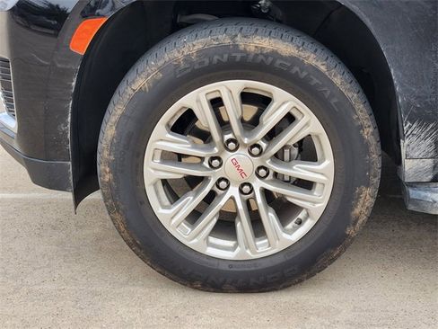 Used 2023 GMC Yukon XL SLT w/ SLT Luxury Package image 10