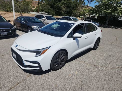 Used 2024 Toyota Corolla SE w/ SE Package FWD image 1