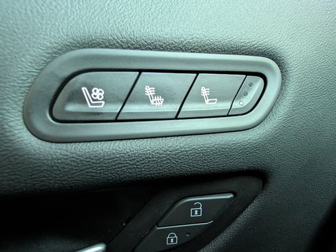 Used 2023 Cadillac Escalade Premium Luxury image 34