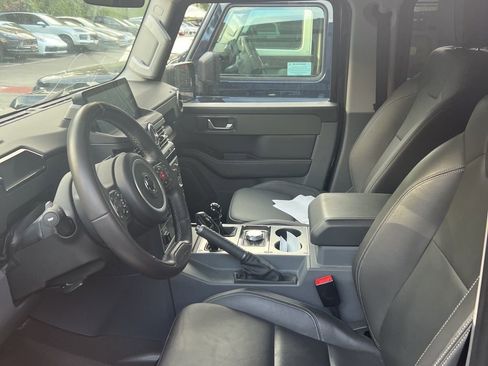 Used 2024 INEOS Grenadier Fieldmaster Edition image 2